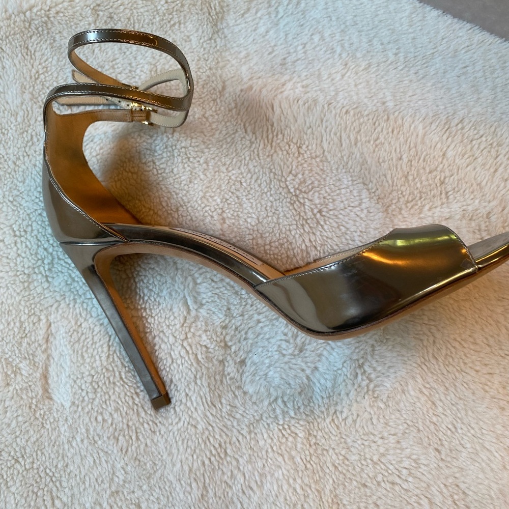 Jimmy choo vinyl heels Sandals women
Size 8.5
39 - Picture 3 of 4